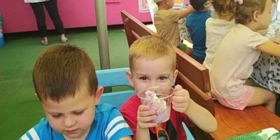 WYJŚCIE KRASNALI NA LODY