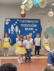 CUDOWNYCH RODZICÓW MAJĄ MISIE